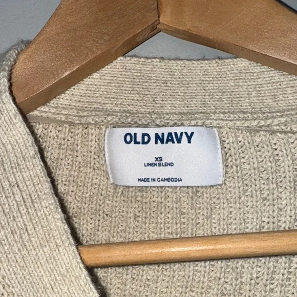 Old Navy Women's Cardigan Sweater - Picture 2 of 8